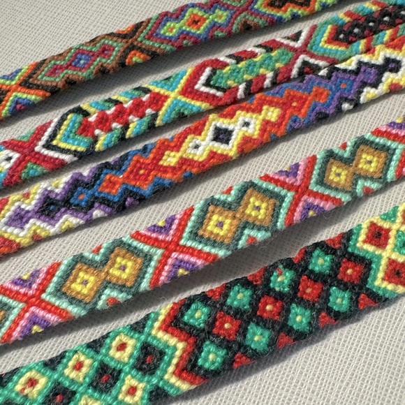 SET OF 5 FRIENDSHIP BRACELETS - Picture 2 of 4
